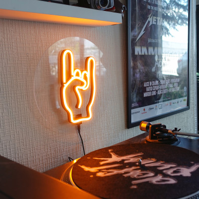 Mingo Neon Lamp (Devil Horns)